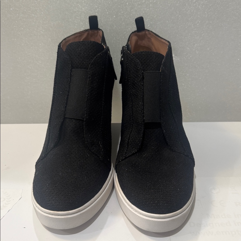 L. Paolo black Suede  wedge Felicia sneaker. Size 11